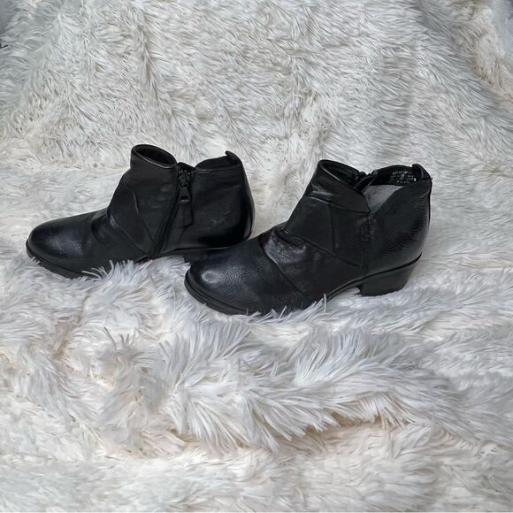 Miz Mooz Leather Cut-Out Ankle Boots Burlington Black - Medium - Picture 3 of 8